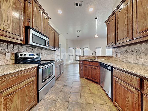 3rd image of 101 Winged Foot Dr