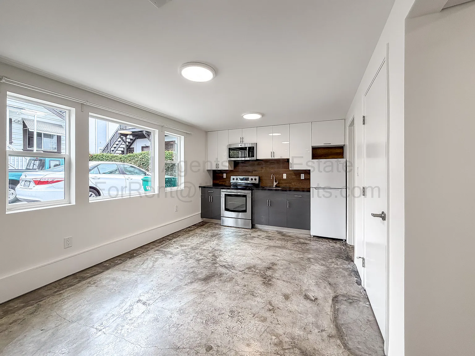 2 bed, 890 sqft, $2,500 — Photo 1