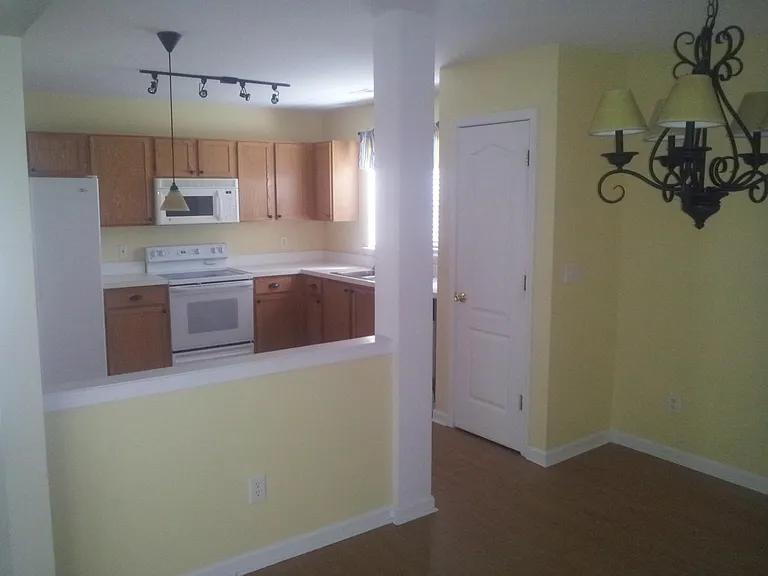 9509 Erinsbrook Dr — Photo 2