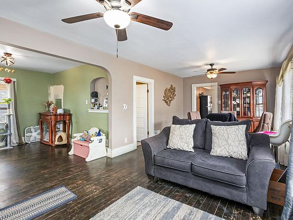 3rd image of 419 Cottonwood Ave
