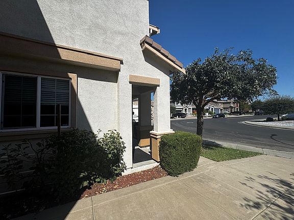 3rd image of 617 Brazelton Cir
