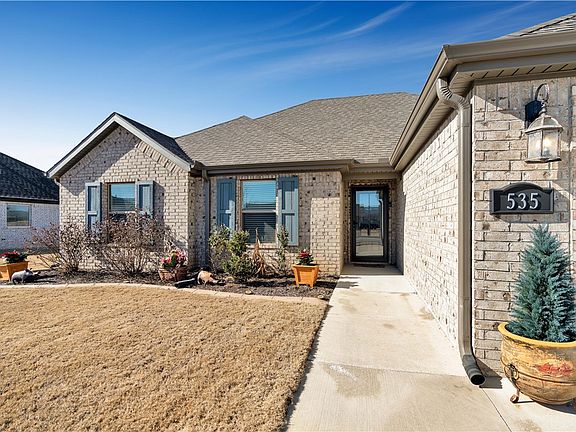 3rd image of 535 Grace Ln