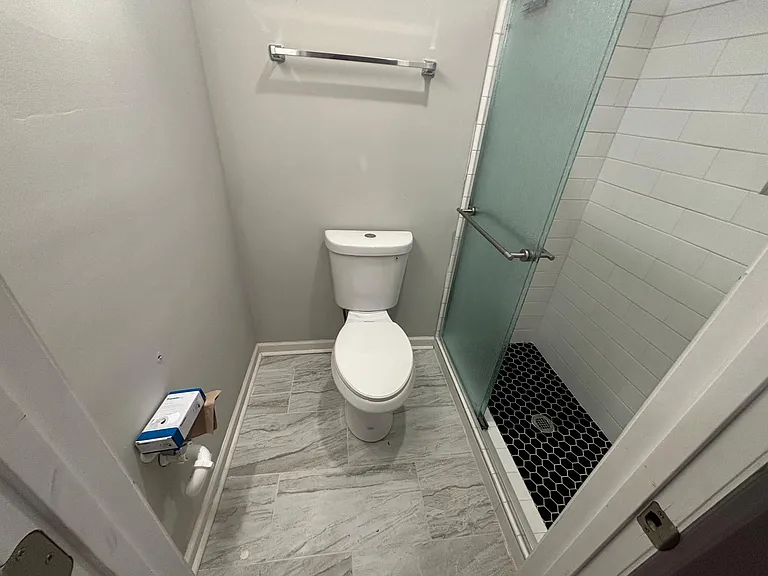 308 Earp St — Photo 16