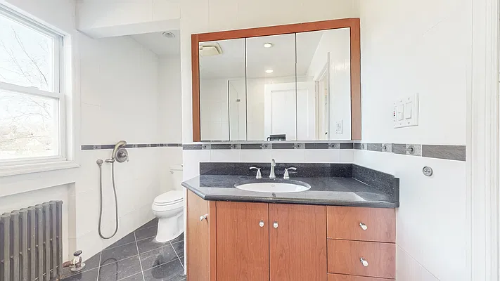 Sold by RE MAX Team | media 13