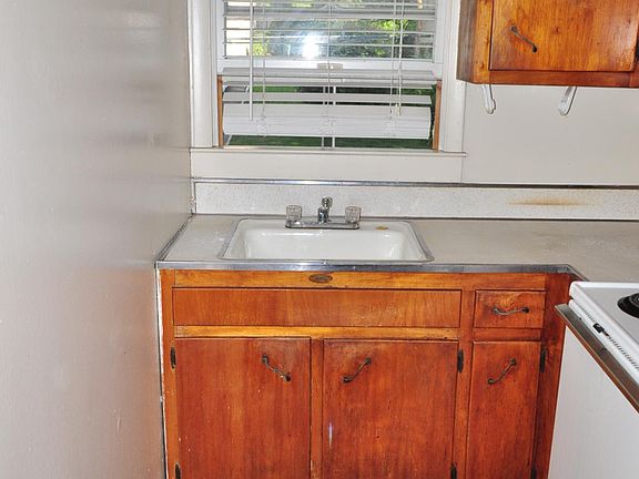 5th image of 360 Washington Ave #2