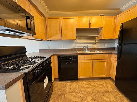 3rd image of 600 E 8th St APT 7