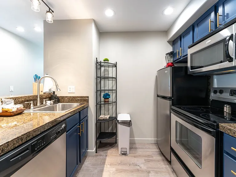322 W Woodin Ave #612-1 — Photo 5