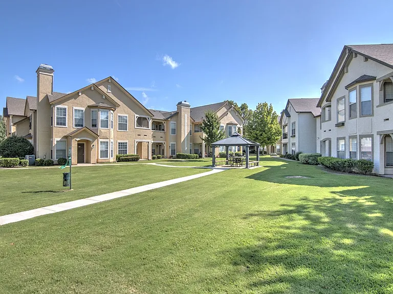 Mansions at Riverside — Photo 8