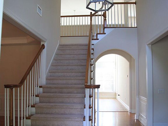 4th image of 429 Willow Brook Dr
