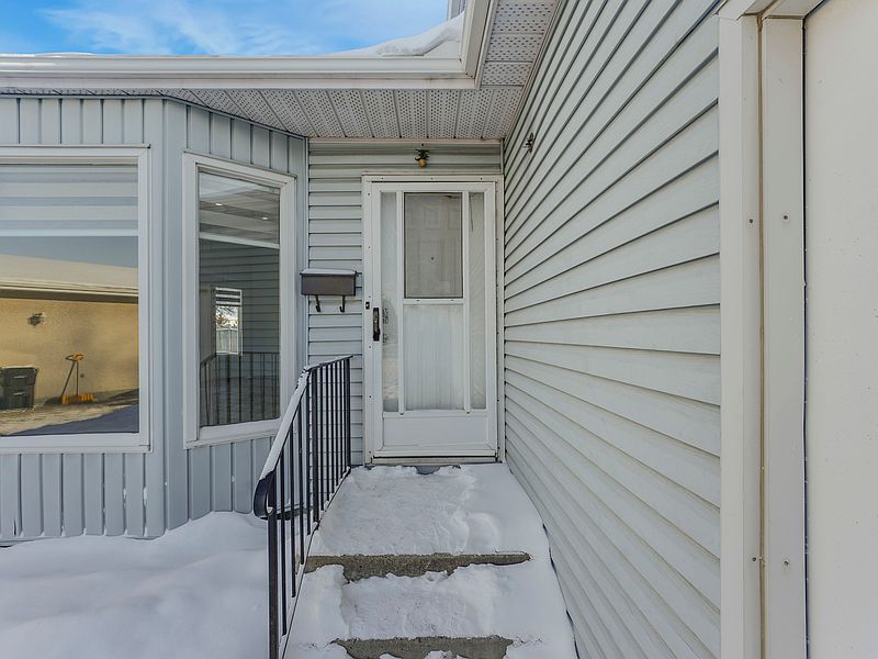Edmonton House for rent - 4 Bedrooms — photo 2