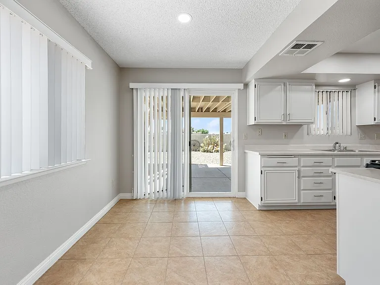 2571 W Orange Ave — Photo 14
