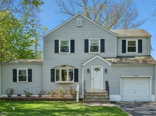 85 Irving Ave, Livingston, NJ 07039