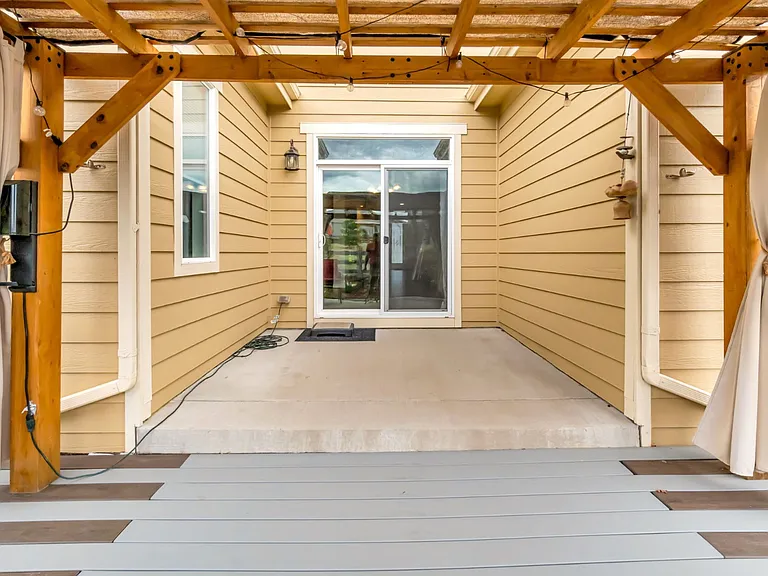 1086 McMurdo Cir — Photo 23