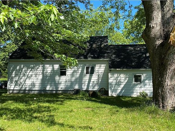3rd image of 4000 Crescent Dr