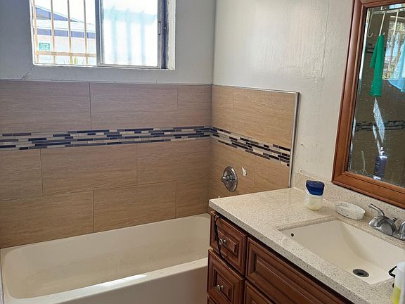 3rd image of 215 S Park Ln #215