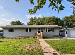 401 E 12th St, Vinton, IA 52349
