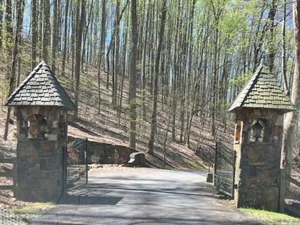 19 Rocky Knob, Young Harris, GA 30582