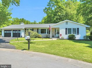 99 Twin Lakes Dr, Gettysburg, PA 17325
