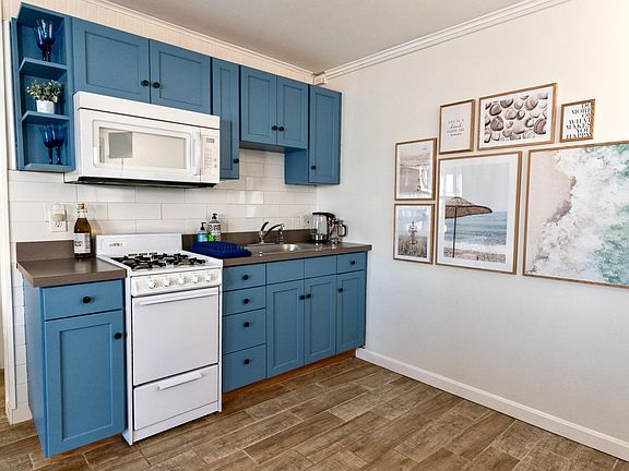 3rd image of 933 Ocean Blvd APT 9