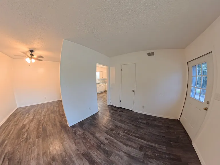 214 NW Chapel Dr #1 — Photo 1