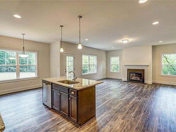 4th image of 42 Yakima Ct