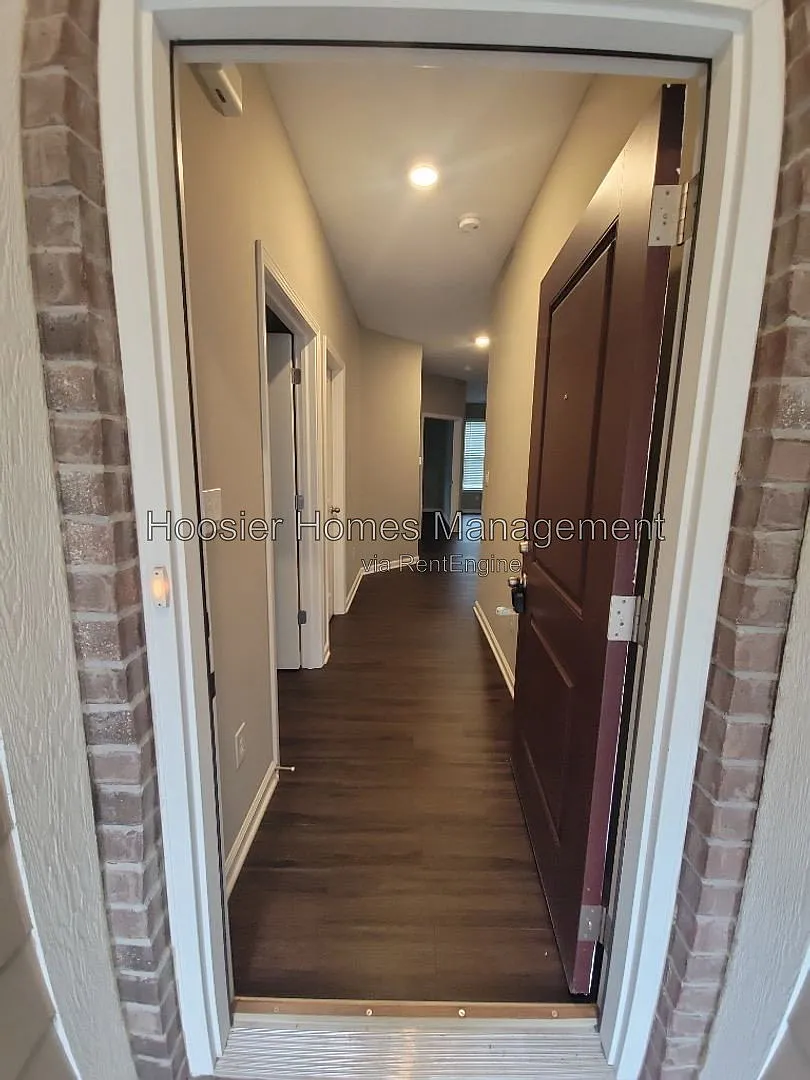2 bed, 2.0 bath, $1,800 — Photo 2