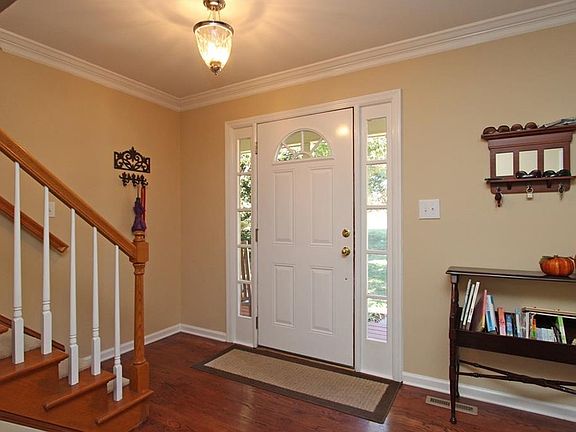 3rd image of 3871 Strawberry Path NW