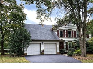 908 Farm Haven Dr, Rockville, MD 20852