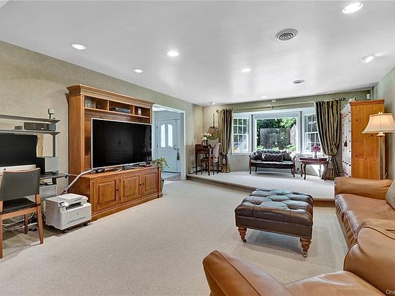4th image of 23 Cranford Dr