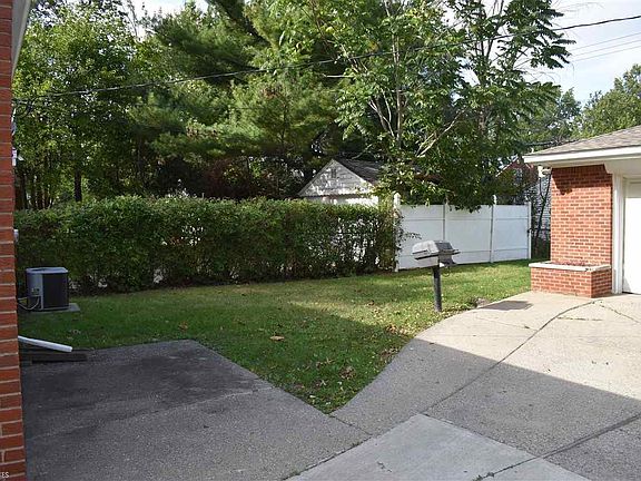 5th image of 21249 Bournemouth St