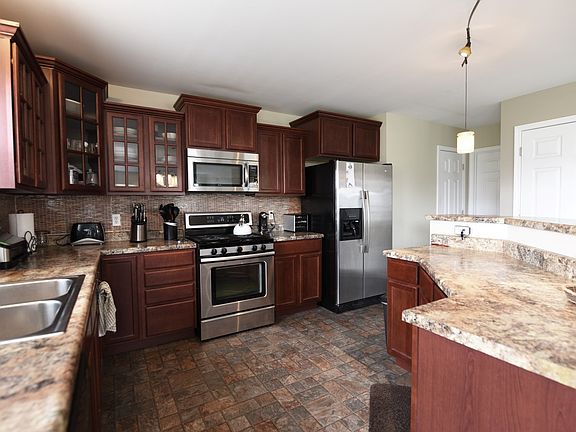 4th image of 790 Moorland Cir