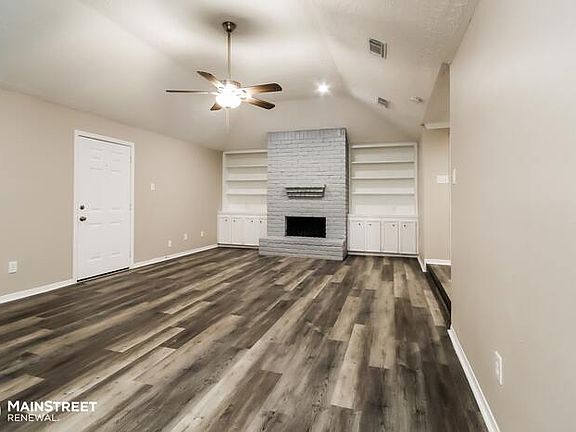 3rd image of 118 Queens Ct