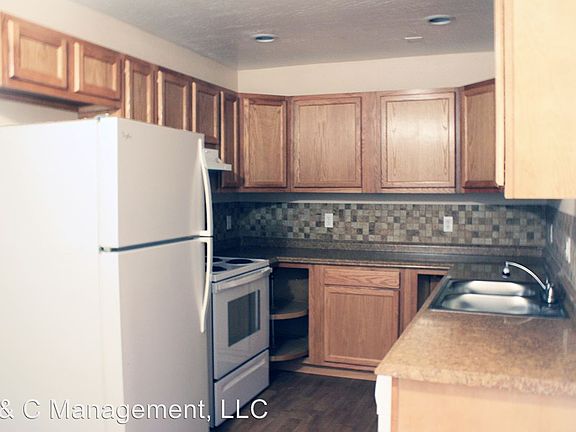 3rd image of 900 Valencia Dr SE APT 10