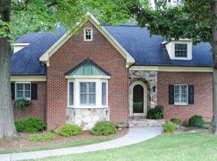 1028 Sweetbriar Rd, High Point, NC 27262