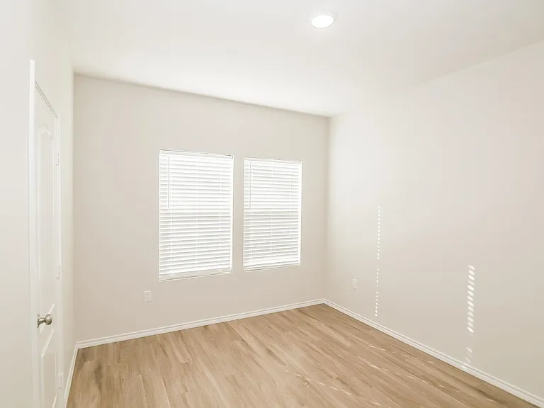 100 Mia Ln — Photo 20