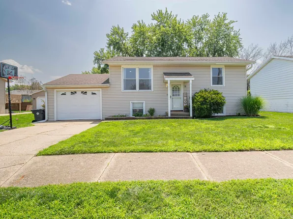 906 Eisenhower Dr, Pekin, IL 61554