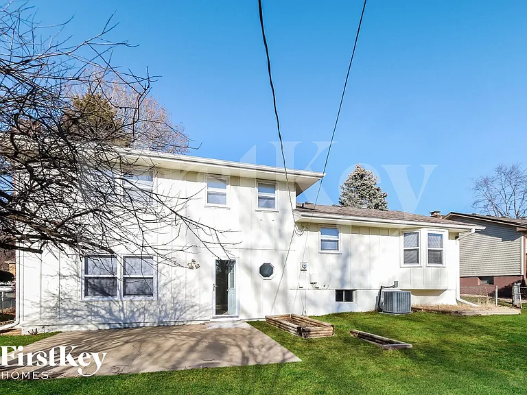 525 Sunset Ln — Photo 15