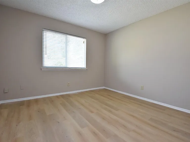 17906 Glenpatti Dr — Photo 18