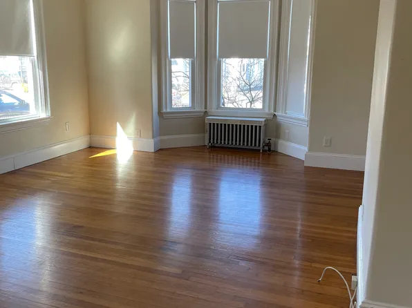 148B Crescent St, Waltham, MA 02453