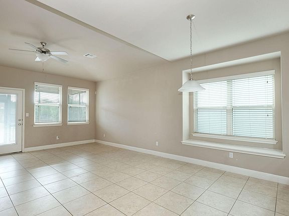 3rd image of 360 Quarry Ln
