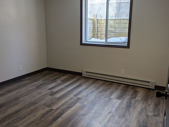 4th image of 502 4th Ave S