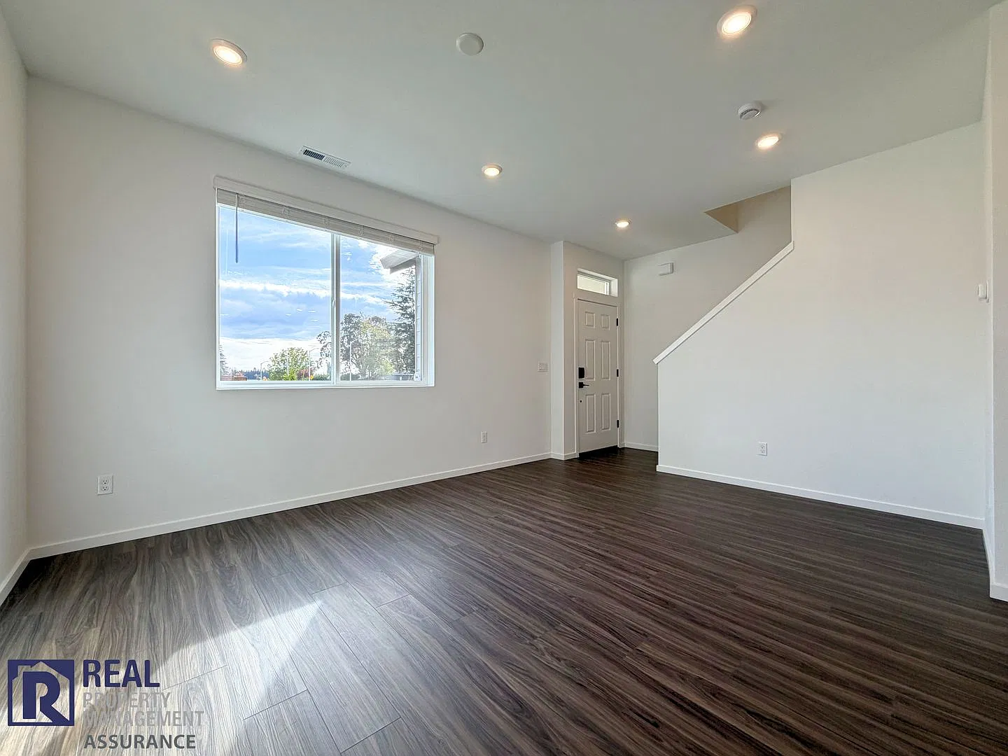 Brand-New 2026 Woodburn 3BR/2.5BA Townhome - Attached 2-Car Garage & A/C — Photo 2