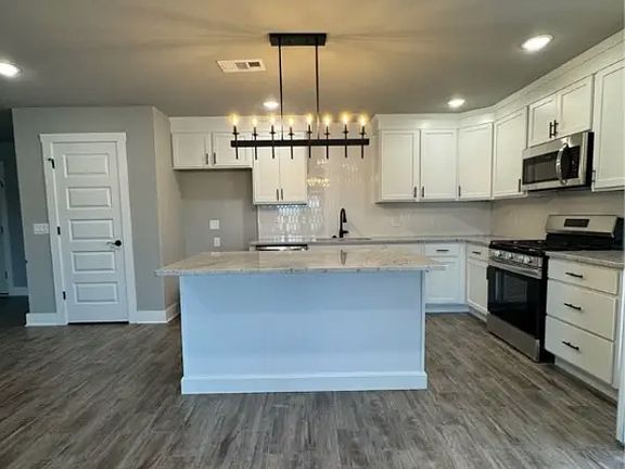 4th image of 4302 SW Adams Rd