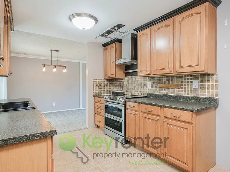 1327 S 232nd St — Photo 9
