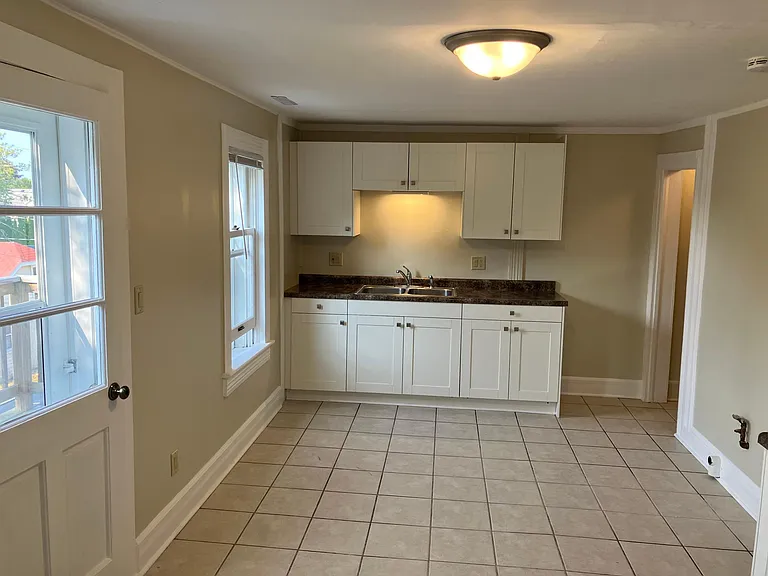 462 W Oakland Ave — Photo 4