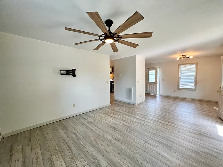 130 Warren Haynes Dr — Photo 4