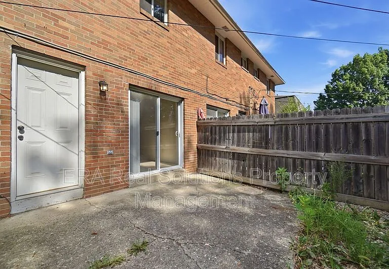 1136 McCarley Dr E — Photo 34