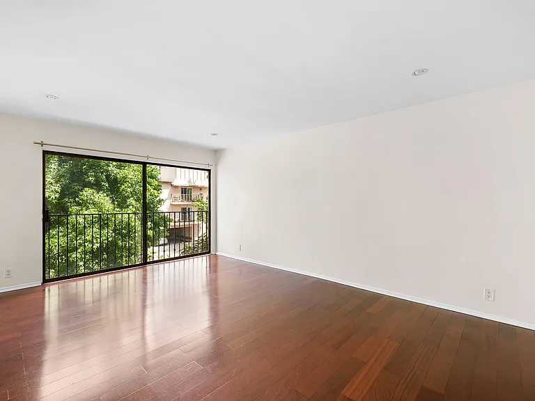 15344 Weddington St #202 — Photo 5