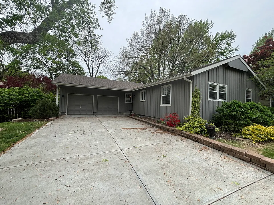 5819 W 84th Ter