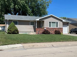 1007 Tibbals St, Holdrege, NE 68949